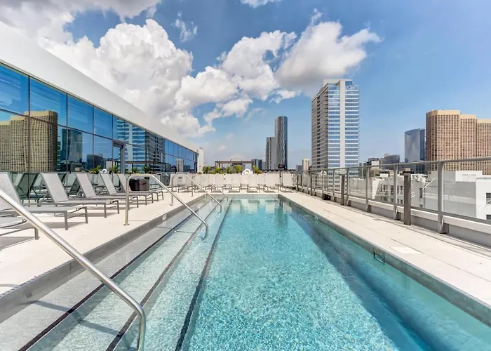 Apartment W Loop 2br W Gym Pool In Heart Of Greektown Chi-540