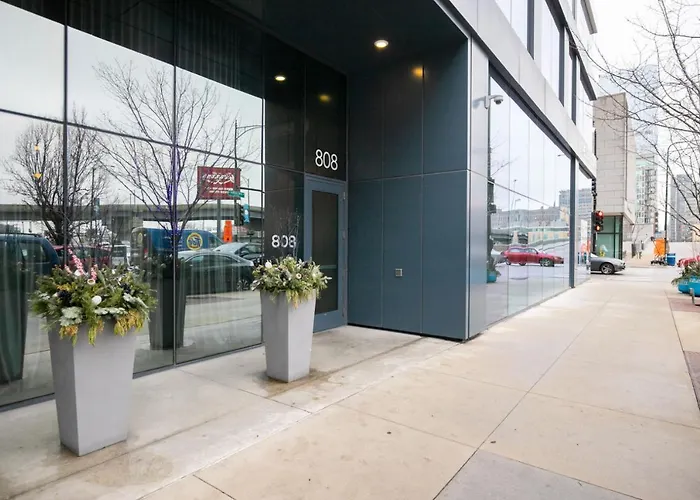 Apartment W Loop 2br W Gym Pool In Heart Of Greektown Chi-540