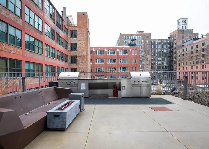W Loop 2br W Gym Pool In Heart Of Greektown Chi-540 * Chicago