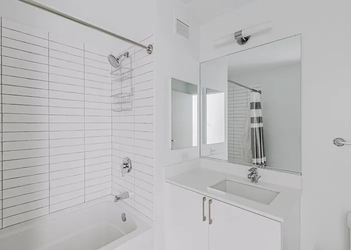 W Loop 2br W Gym Pool In Heart Of Greektown Chi-540 Apartment Chicago